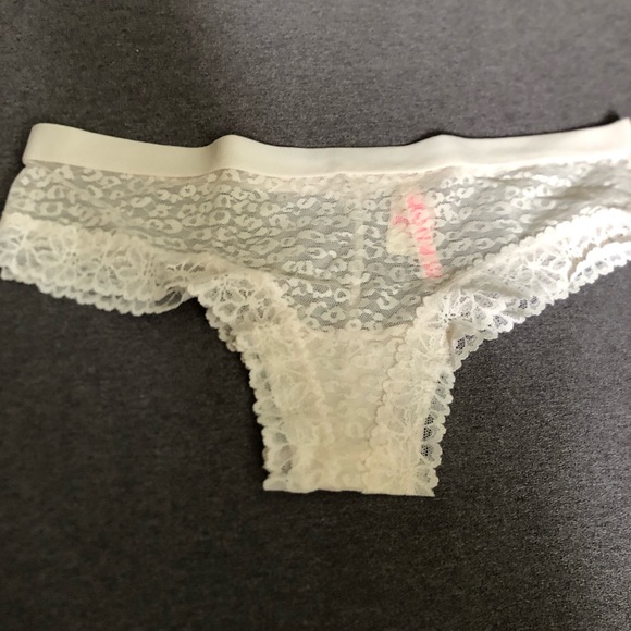 🌸 4/$20 VS PINK White Cheeksters NWT - Picture 1 of 3